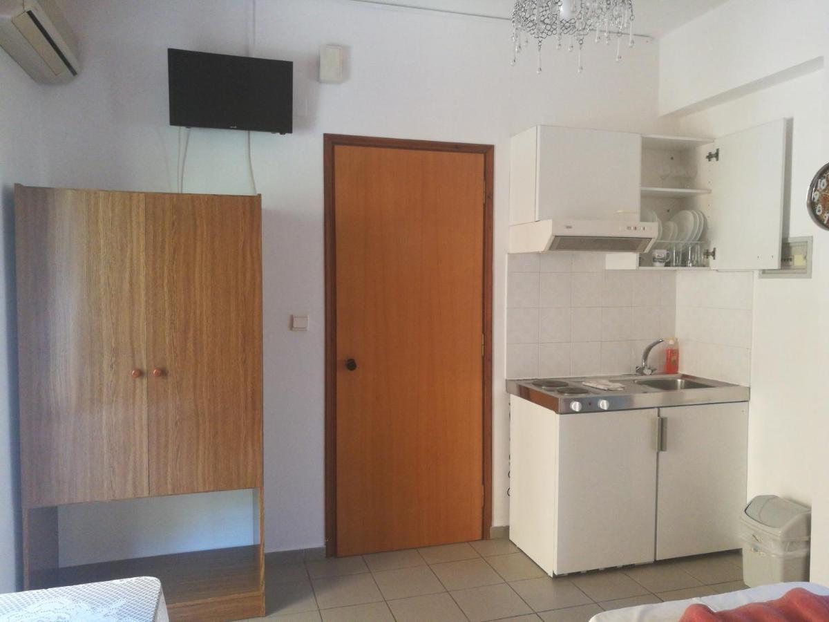 Adamas Rooms Palaiochora Exterior foto